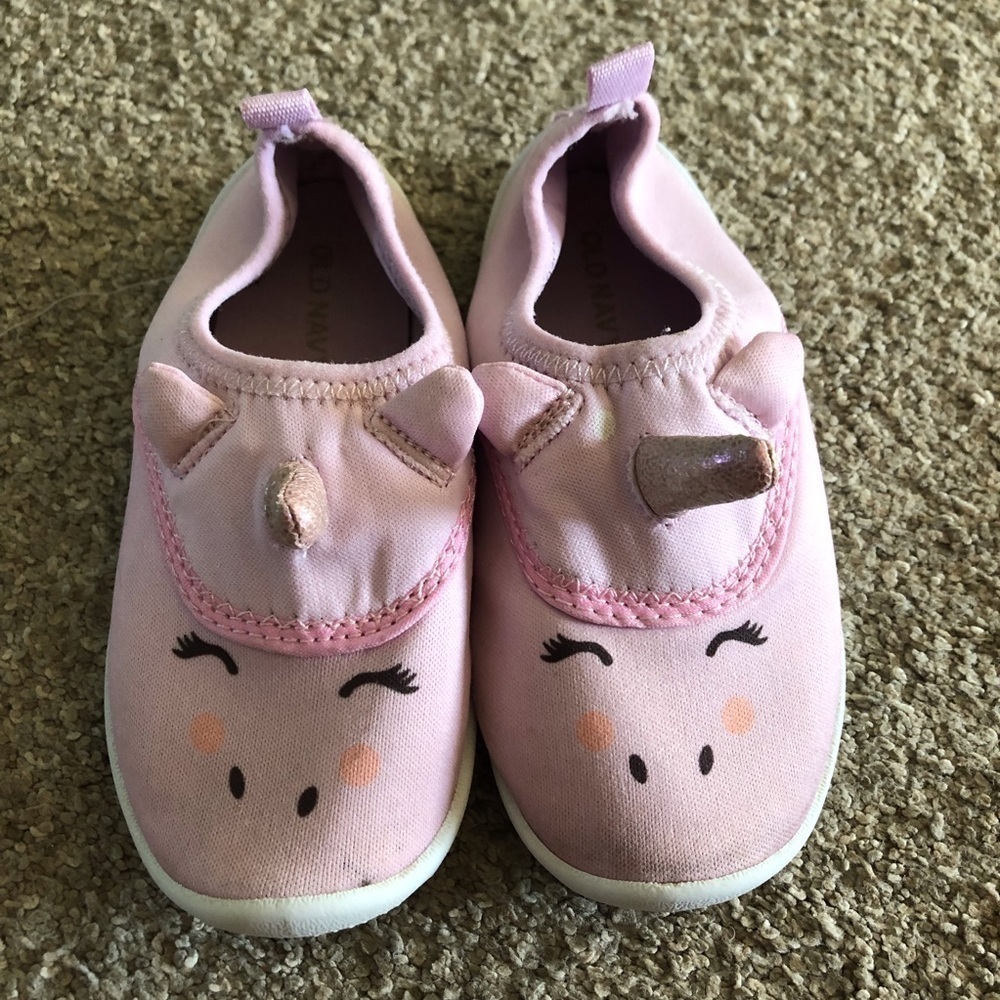 Old Navy pink unicorn water shoes in size 8